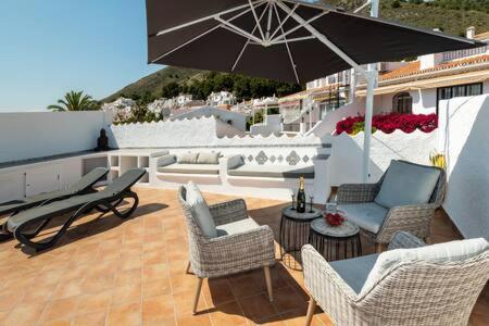 Hermosa Casa Con Terraza E Increibles Vistas Al Mar Y La Montana Nerja Eksteriør billede